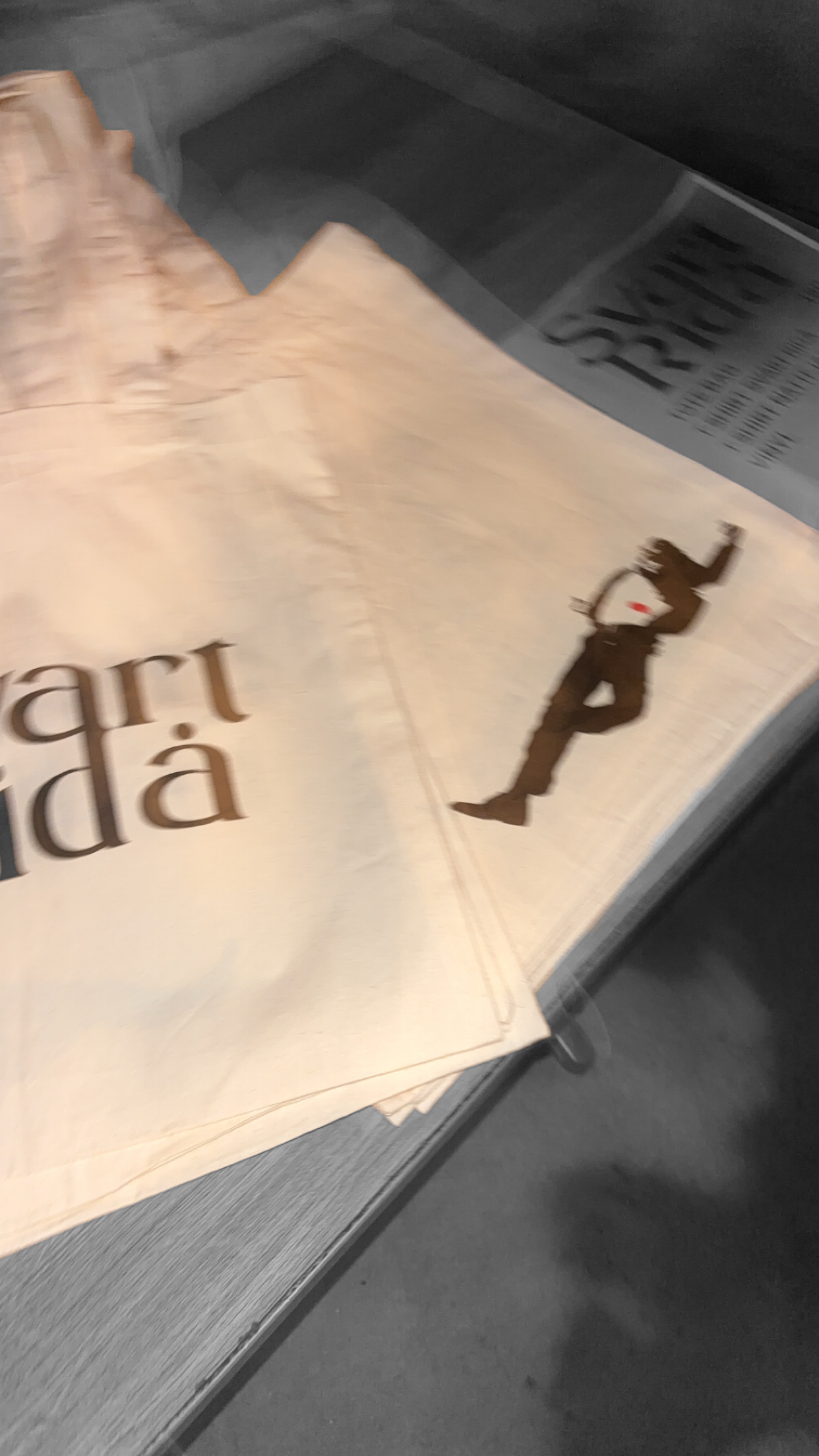 Svart Ridå Tote Bag White